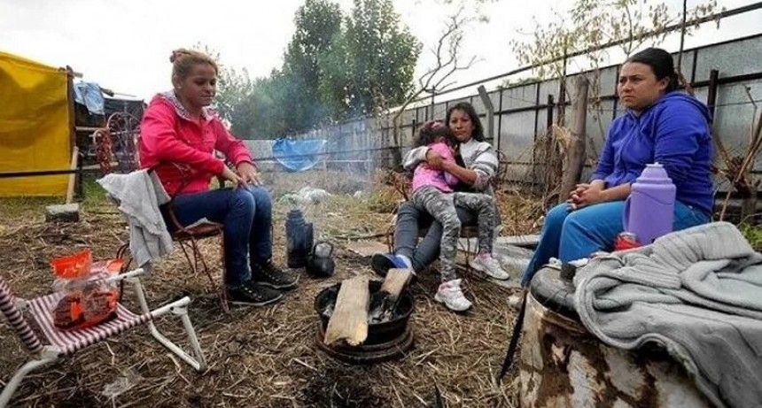 Una familia debe ganar más de $850 mil por mes para no ser pobre