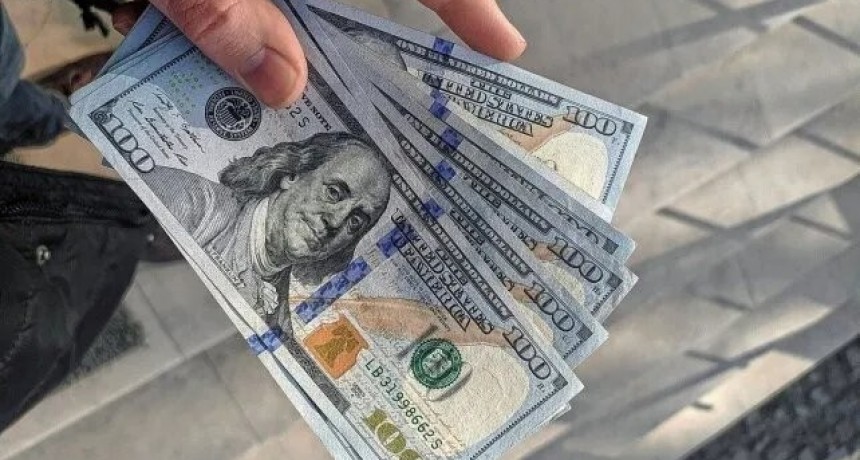 El dólar blue marcó un nuevo récord nominal: $1.305
