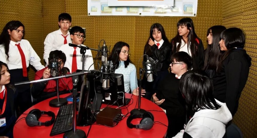 Alumnos de la Escuela Alfonsina Storni participaron del taller gratuito de Producción Radial y Periodismo