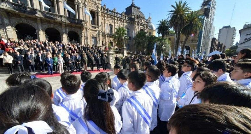 El acto de Promesa de Lealtad a la Bandera será a las 10 en Plaza Independencia