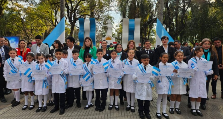 Paula Quiles encabezó la promesa de lealtad a la Bandera en Bella Vista 