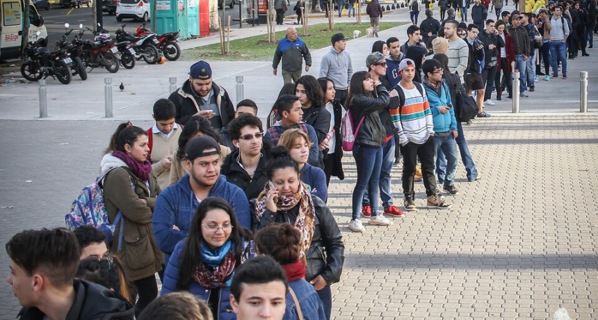 La desocupación entre los menores de 30 años duplica al desempleo general
