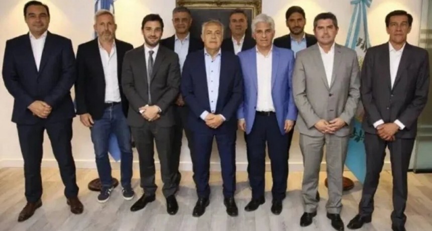 Ocho gobernadores de JxC expresaron su respaldo a la Ley Bases y la vuelta de Ganancias