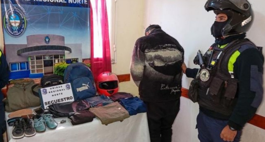Atrapan a un “rompe vidrio” y recuperan una mochila que había robado