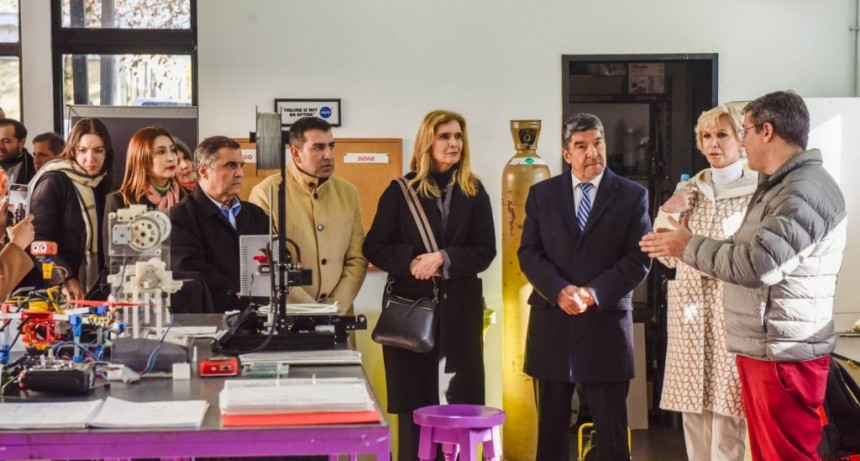 El Vicegobernador visitó el parque tecnológico de la Universidad San Pablo - T
