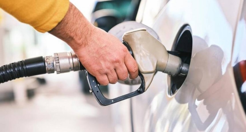 A partir de julio las naftas podrían subir un 18%