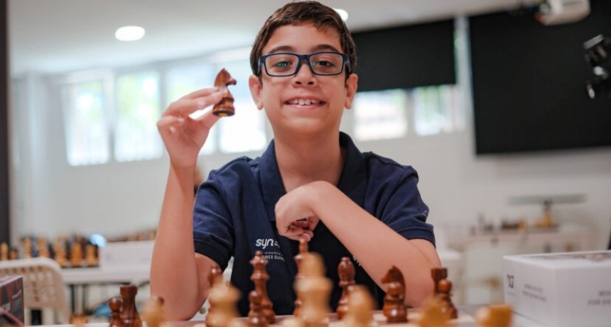 Faustino Oro se convirtió en el maestro internacional más joven de ajedrez