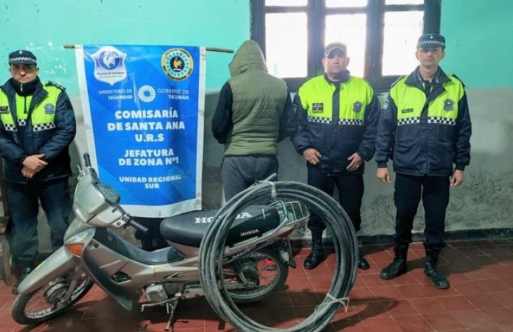 Recuperan mercadería robada y hallan moto hurtada