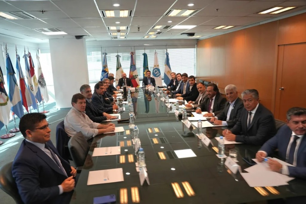 CFI reúne a gobernadores para pacto fiscal con Nación