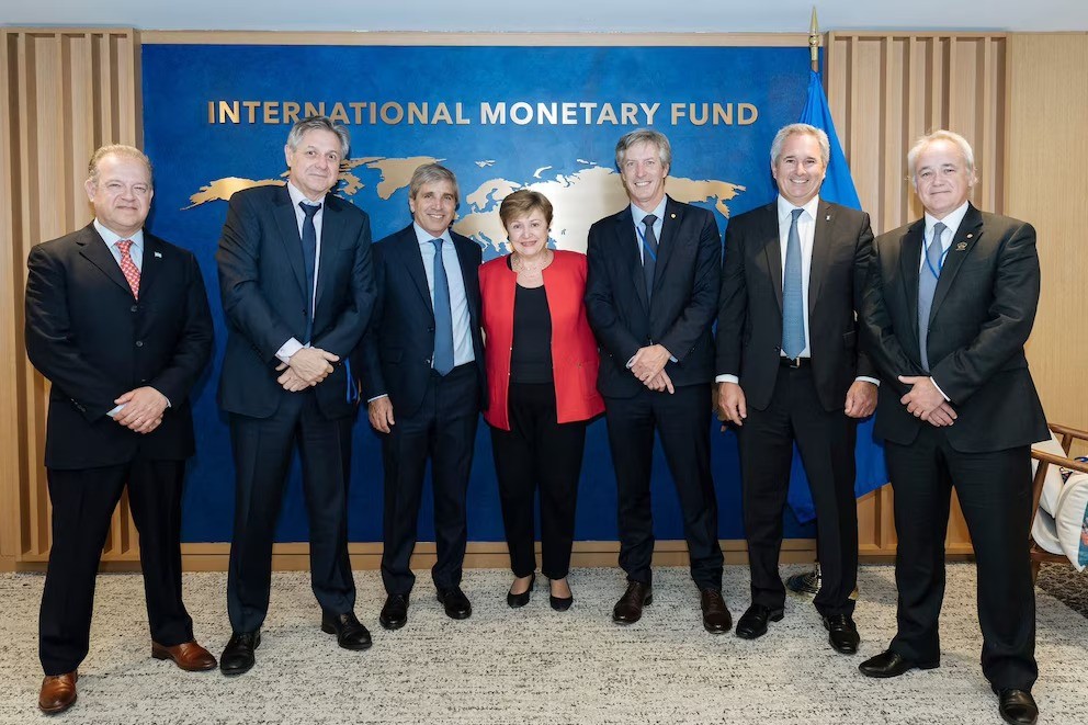 El FMI posterga revisión de metas y da oxígeno al Gobierno