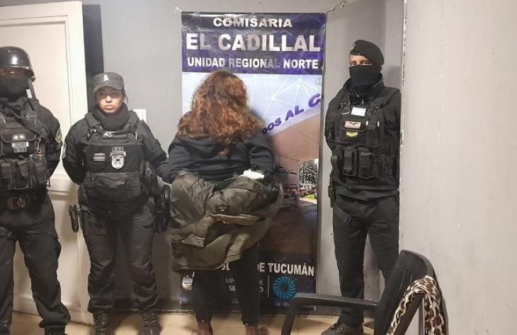 Rescatan a dos niños de madre que los amenazaba con un cuchillo