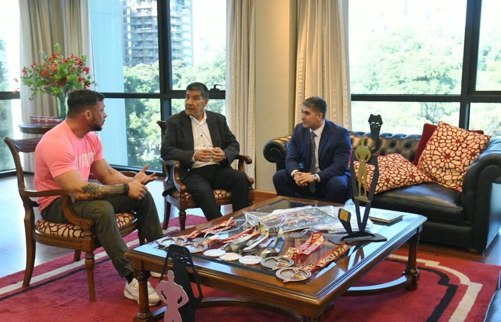 El Vicegobernador recibió al campeón sudamericano de fisicoculturismo