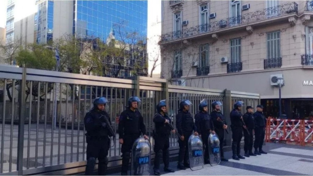 Israel cierra su embajada en Argentina por seguridad