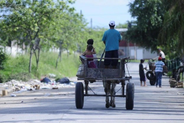 Cae la pobreza infantil en Tucumán, pero sigue en alerta