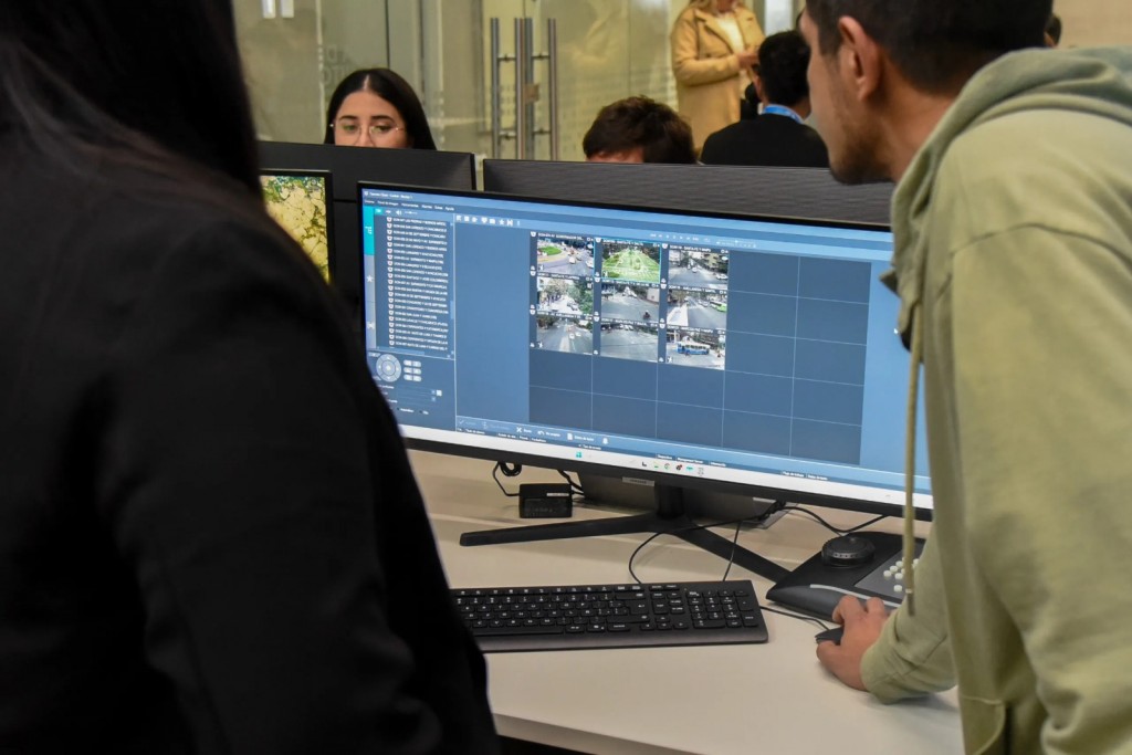 Capacitan a operadores en nuevas cámaras con inteligencia artificial