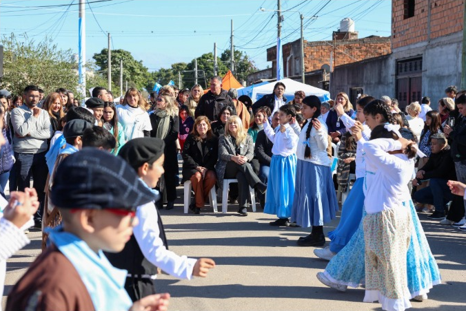 Chahla lideró festejos patrios en el barrio 20 de Junio