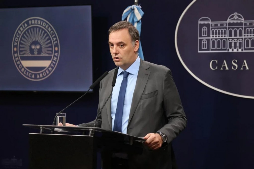 Gobierno elimina feriado de empleados públicos por decreto