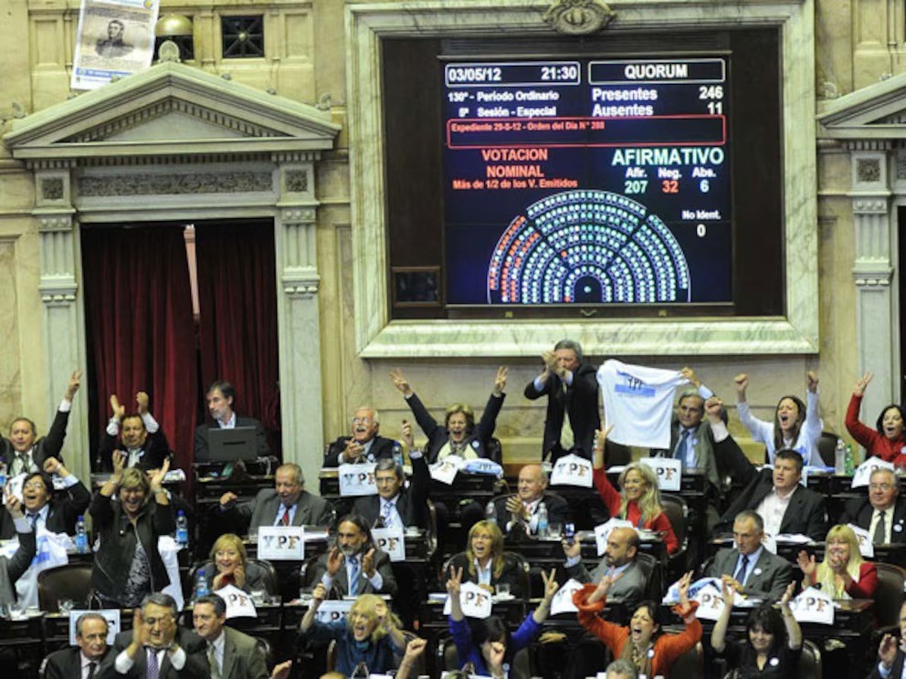 El voto tucumano que ayudó a la expropiación de YPF y hoy enfrenta millonaria condena