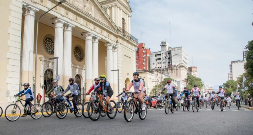 Bicicleteada solidaria reunió a 700 personas en San Miguel de Tucumán