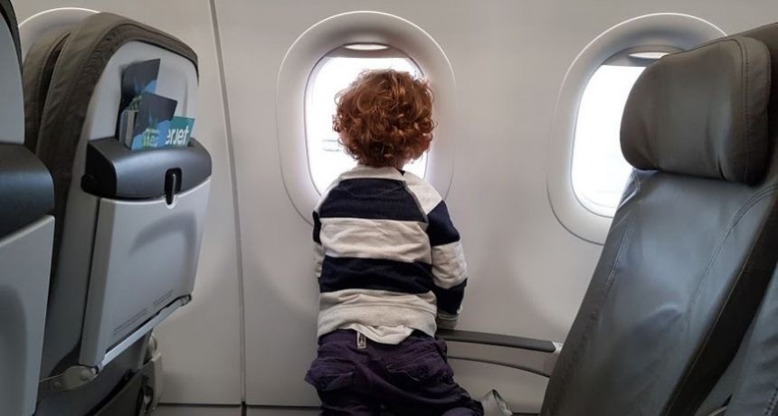 Gobierno fija nueva tasa para viajes de menores al exterior