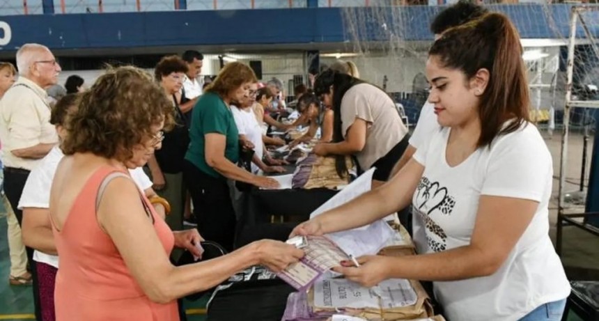 Inicia la entrega de boletos gratuitos para jubilados