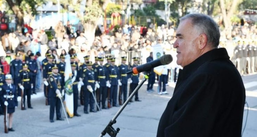 Jaldo homenajea a la policía tucumana en su aniversario