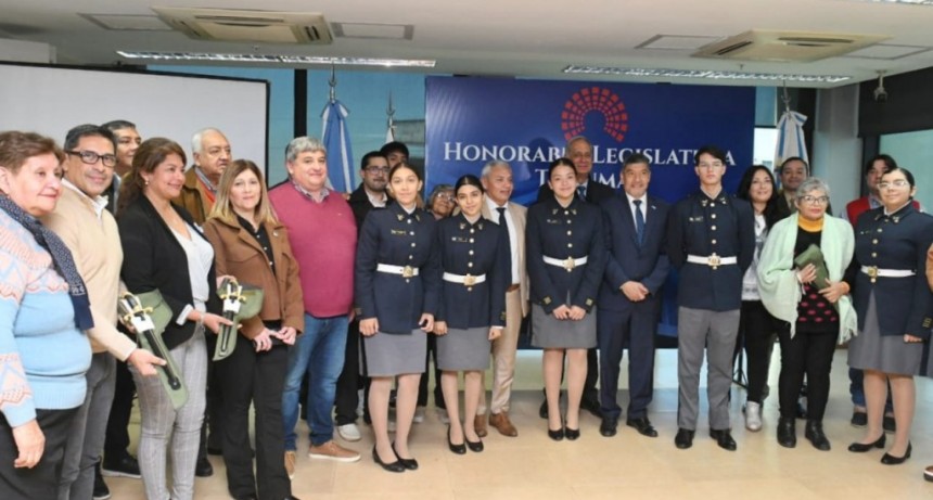 Legislatura honra a cadetes tucumanos con entrega de sables