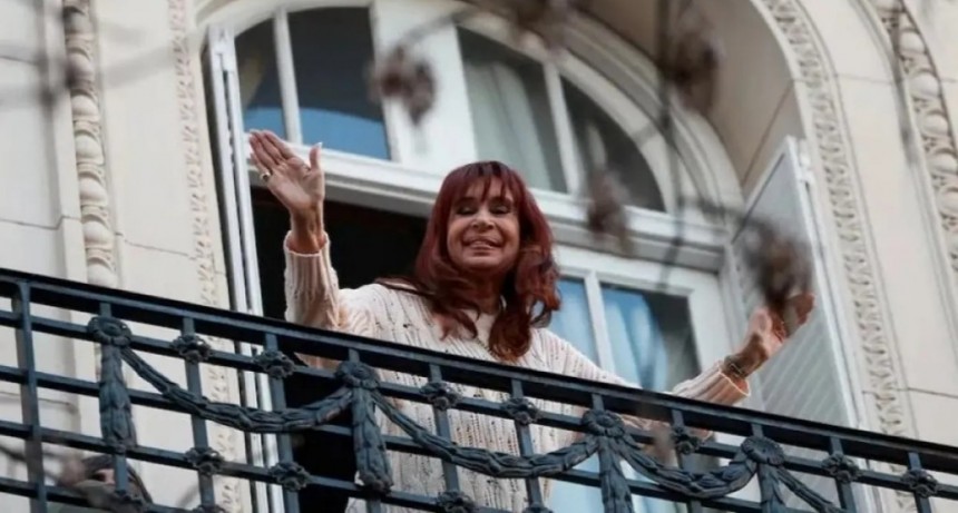 Informe avala domiciliaria para CFK en su departamento