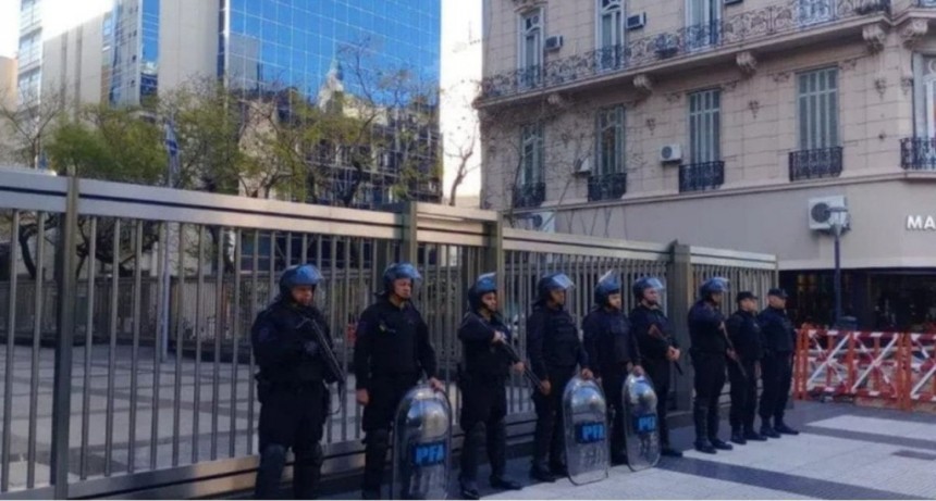 Israel cierra su embajada en Argentina por seguridad