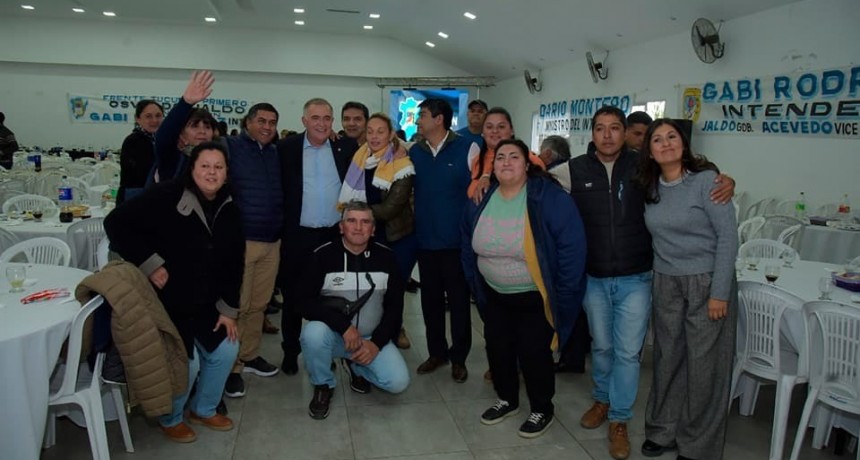 Detienen a mujer por robarle el celular al gobernador Jaldo