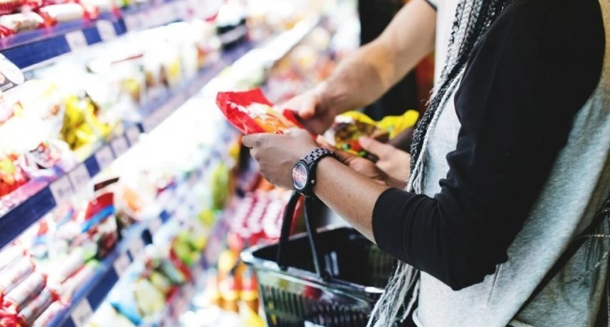 Consumo masivo sigue en caída: bajó 0,9% interanual