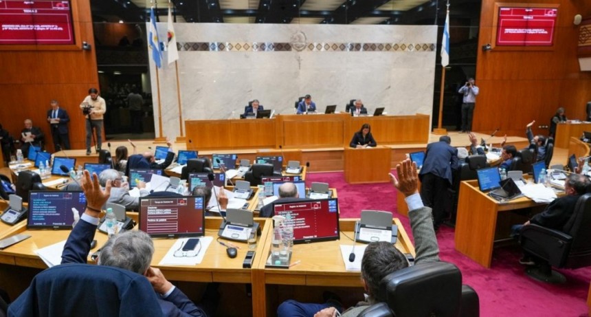 La Legislatura sancionó titularización docente, guardaparques y 1.200 viviendas sociales