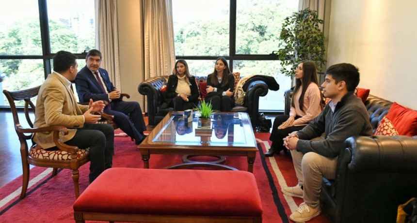 Acevedo analiza cooperación con jóvenes líderes de Global Shapers