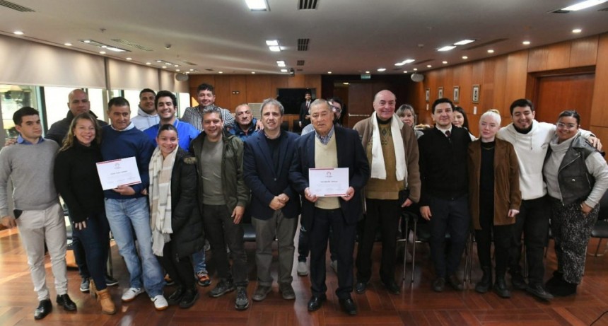La Legislatura homenajea a los hermanos Campos, leyendas del ciclismo tucumano