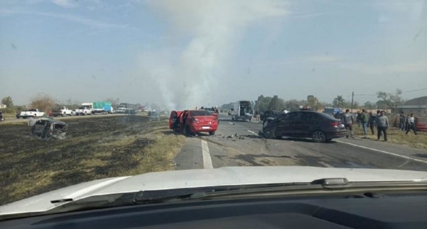 Accidente en cadena en autopista 38: el humo de incendios de pastizales como detonante