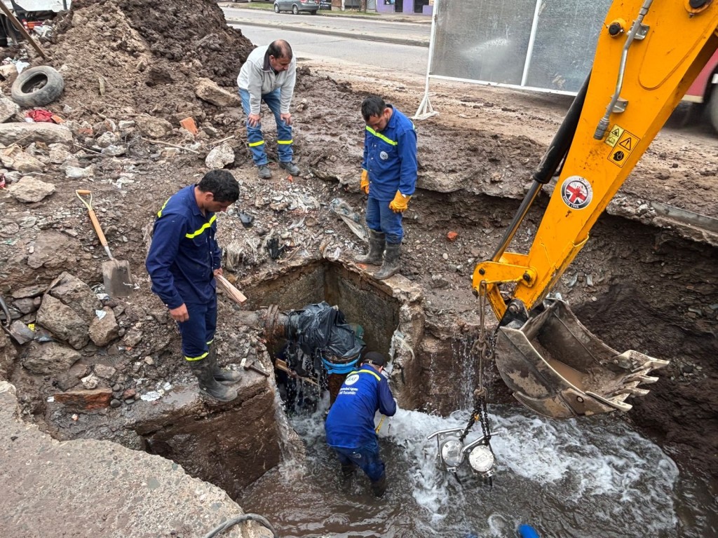 El acueducto El Cadillal presenta una fuga dif&iacute;cil de reparar y podr&iacute;a dejar sin agua a varios barrios de la capital