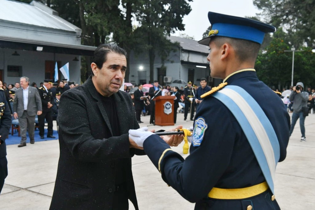 Sergio Mansilla supervis&oacute; obras en la Escuela de Polic&iacute;a y encabez&oacute; la entrega del sable &ldquo;Cuto&rdquo; a los abanderados del Instituto San Mart&iacute;n