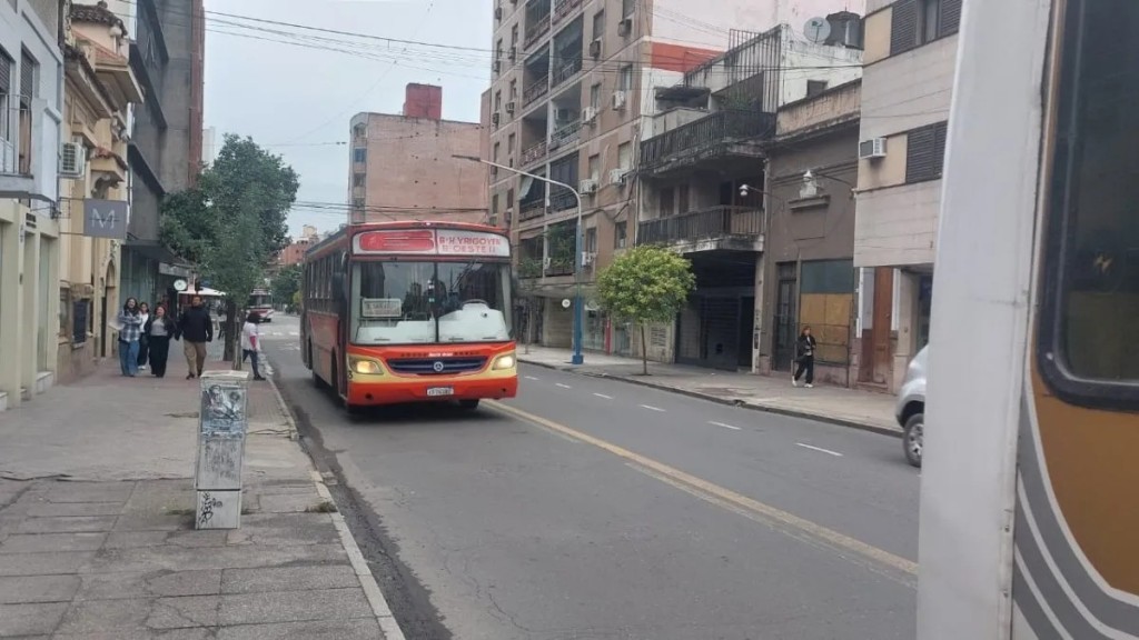 Los choferes de Tucum&aacute;n aceptaron cobrar el sueldo de mayo entre el 8 y el 9 de junio y el transporte funcionar&aacute; con normalidad