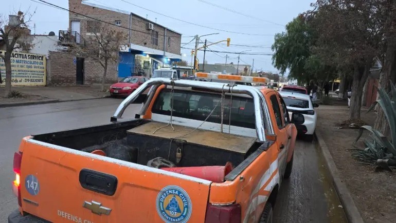 Neuqu&eacute;n: Camionero engancha cables de internet en Centenario y deja sin servicio a siete barrios