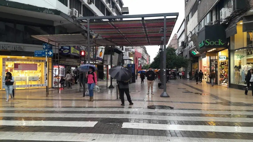Pron&oacute;stico en Tucum&aacute;n: semana fresca, lloviznas aisladas y neblinas matinales hasta el jueves