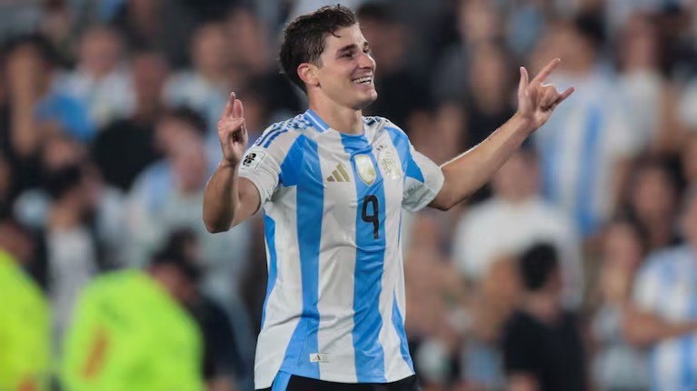 Florentino P&eacute;rez quiere a Juli&aacute;n &Aacute;lvarez como estrella del nuevo ciclo y el Atl&eacute;tico pide 150 millones