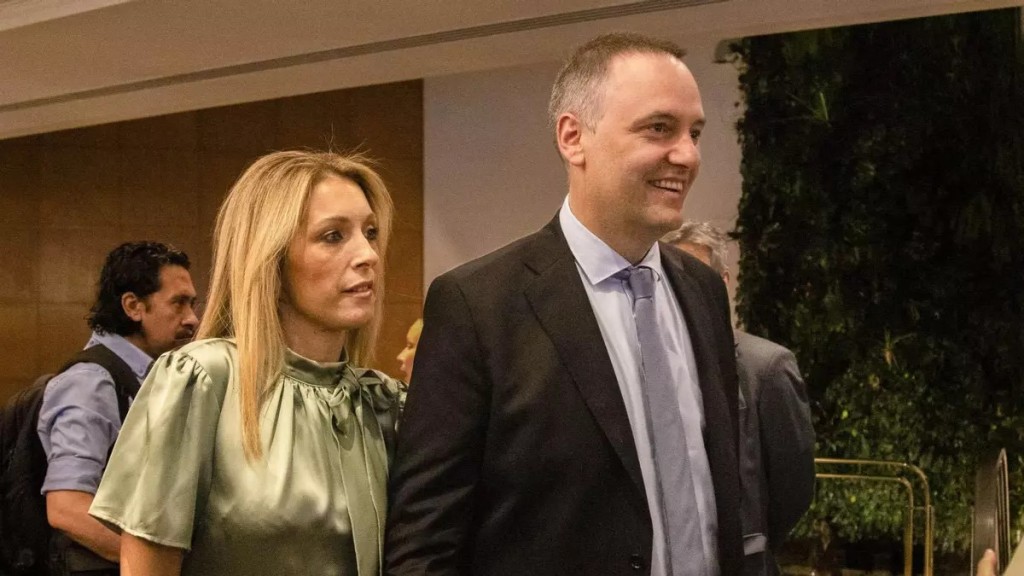 Manuel Adorni y su esposa se acogieron al r&eacute;gimen simplificado de Ganancias mientras la Justicia investiga su patrimonio