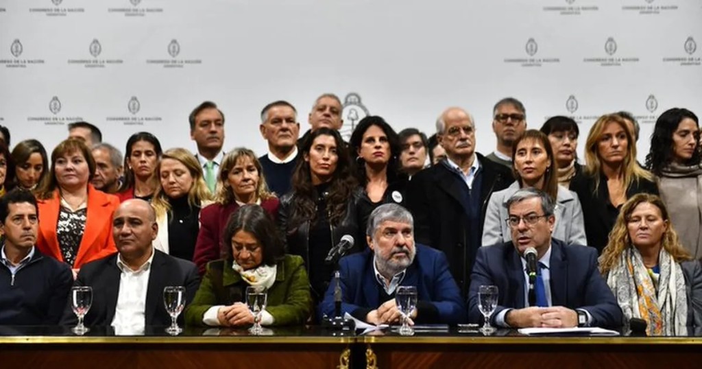 "Ni los genocidas ni los narcotraficantes tienen condiciones tan restrictivas": la dura comparaci&oacute;n de Uni&oacute;n por la Patria sobre la prisi&oacute;n de Cristina Kirchner
