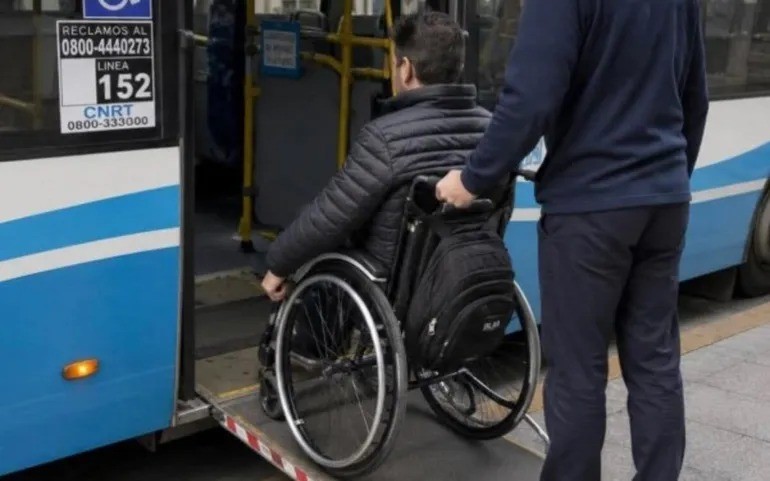 Personas con discapacidad podr&aacute;n viajar gratis en trenes y colectivos sin mostrar el certificado desde el 19 de junio