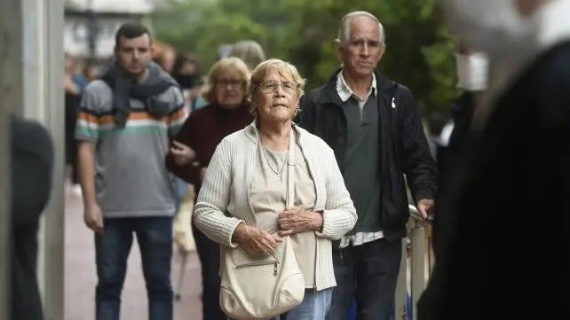 Jubilaciones m&iacute;nimas superar&aacute;n los $411.000 en julio tras un incremento del 2,15% por la inflaci&oacute;n de mayo