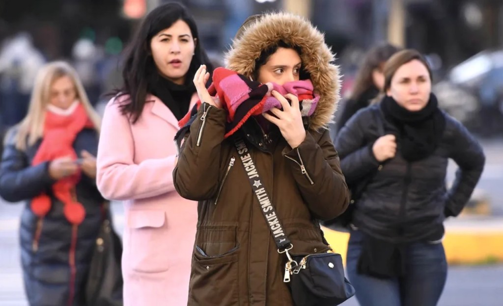 Fr&iacute;o polar, nevadas de hasta 60 cm y un "veranito" pasajero: el tiempo para el fin de semana largo en Argentina