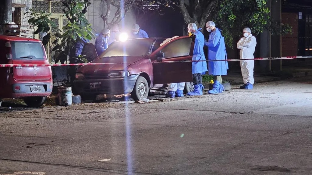 Hallan el cuerpo calcinado de una mujer dentro de un autom&oacute;vil en San Miguel de Tucum&aacute;n: investigan un homicidio