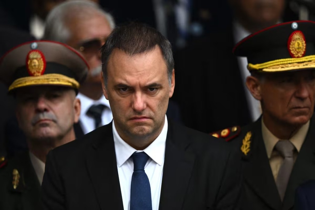 El repudio digital a Manuel Adorni se consolida: el 84,5% de las menciones en redes son negativas y crece la exigencia de renuncia