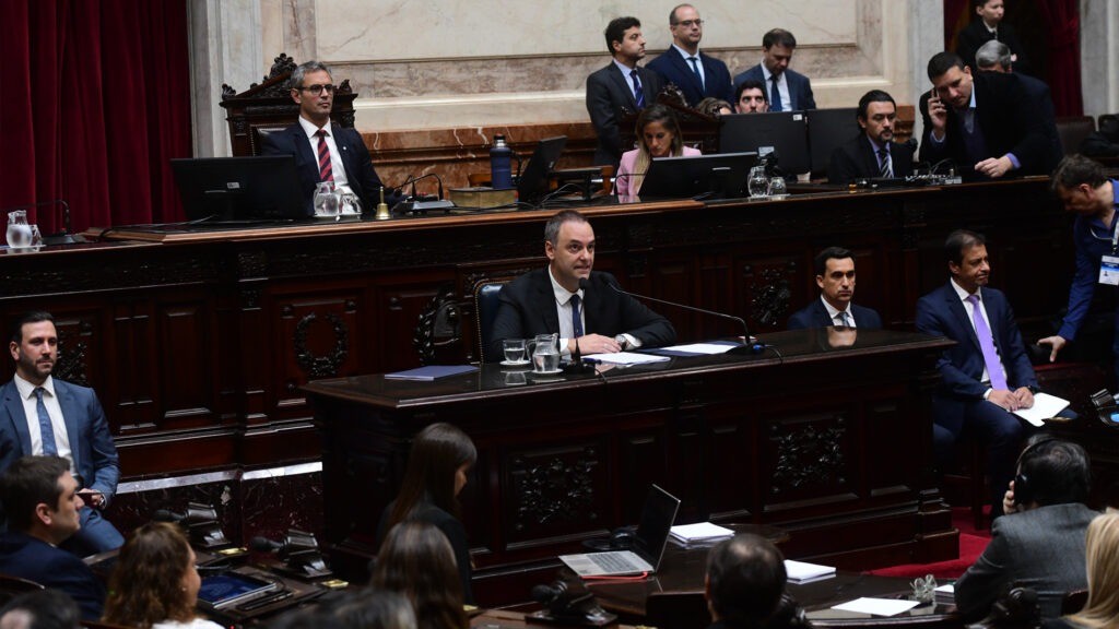 El oficialismo fren&oacute; la sesi&oacute;n del Senado para evitar un pedido de interpelaci&oacute;n contra Adorni por enriquecimiento il&iacute;cito