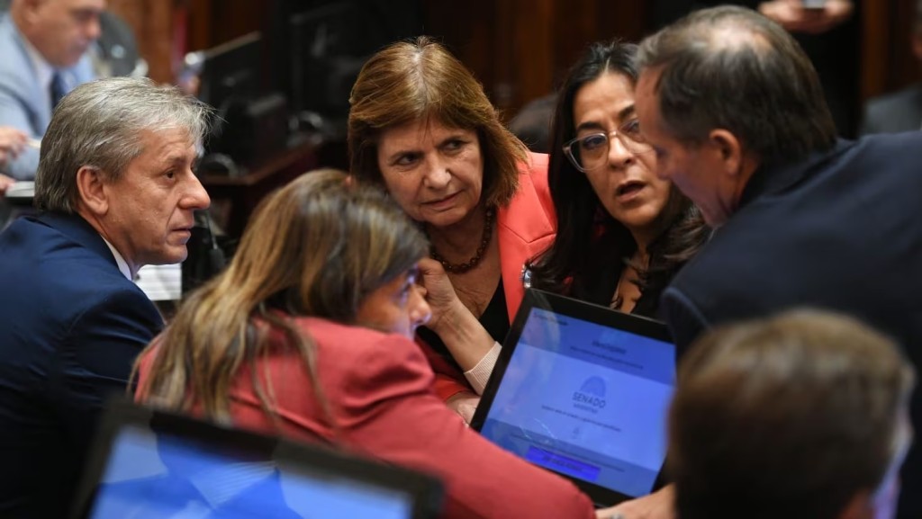 Senado posterga la sesi&oacute;n que buscaba interpelar a Adorni y acuerda convocarlo para el 2 de julio